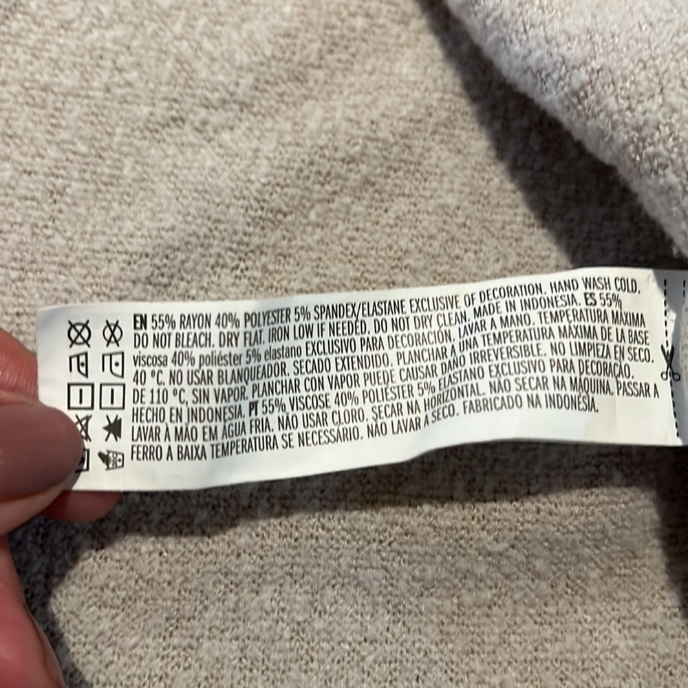 Forever21 Crop Sweater - Picture 5 of 5